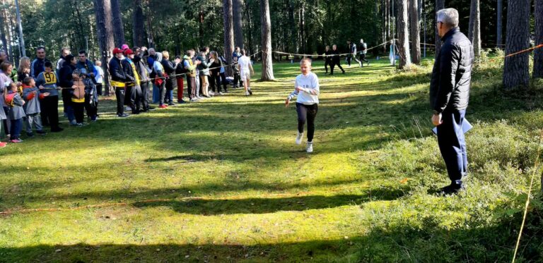 LSOK kroso čempionatas Kazlų Rūdos parke – draugystės, sporto ir pergalių šventė