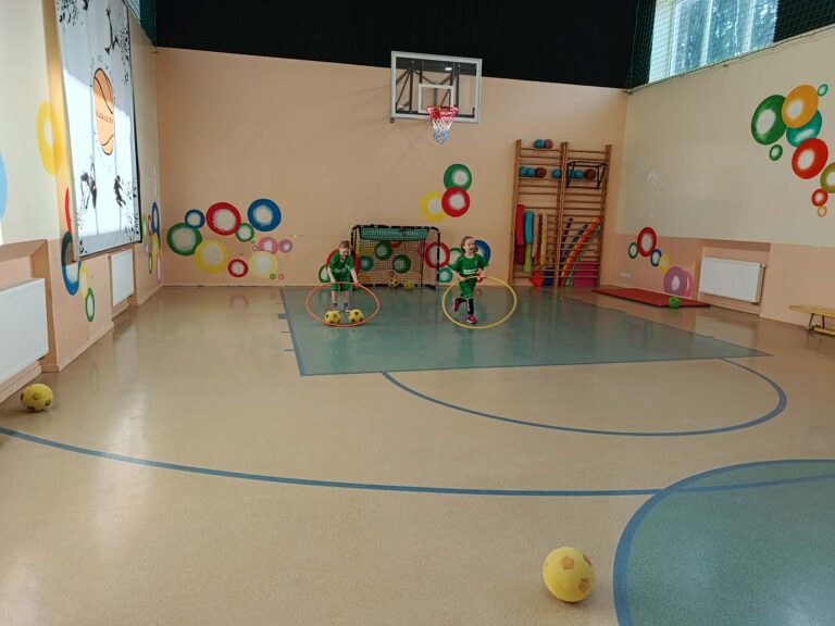 Ženkime į futbolo stadioną kartu